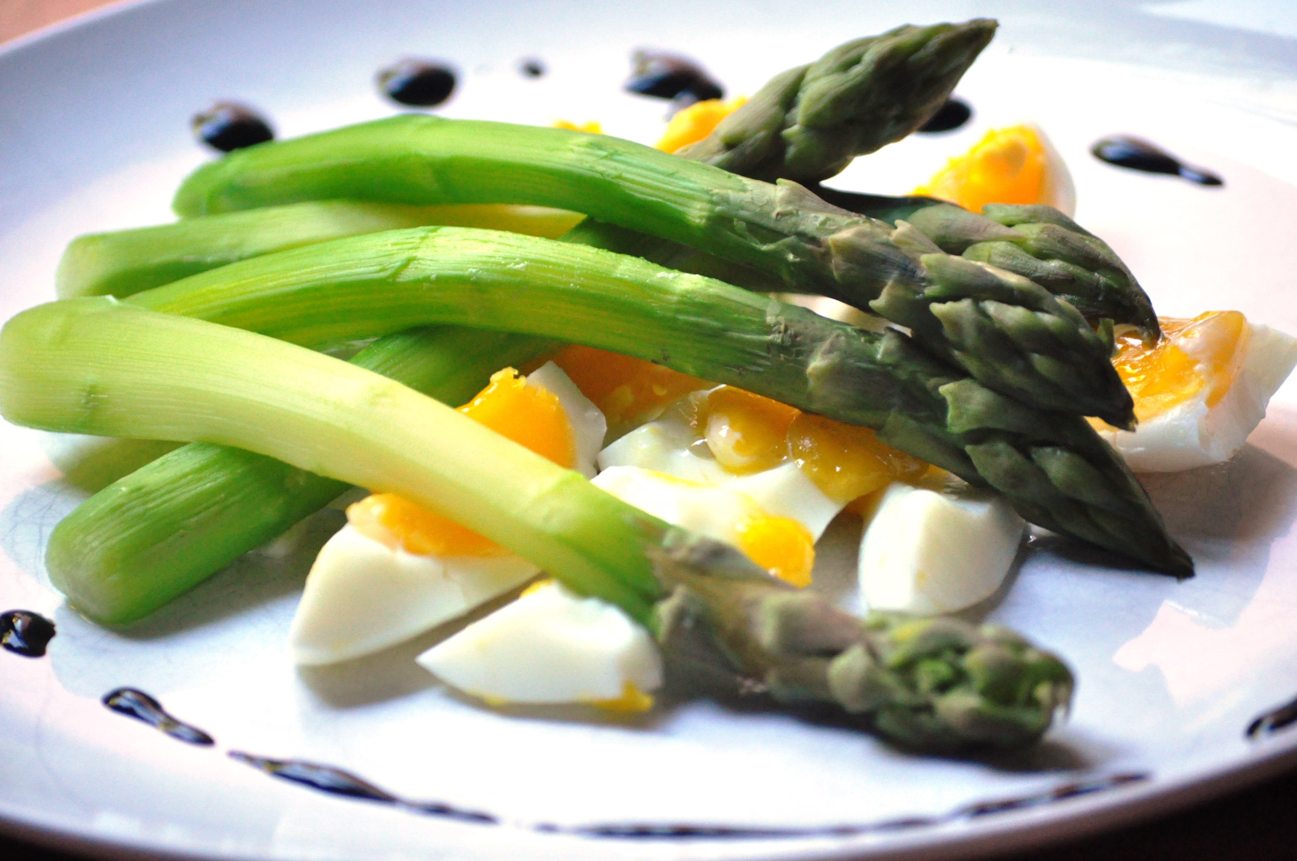 Asparagus and eggs salad