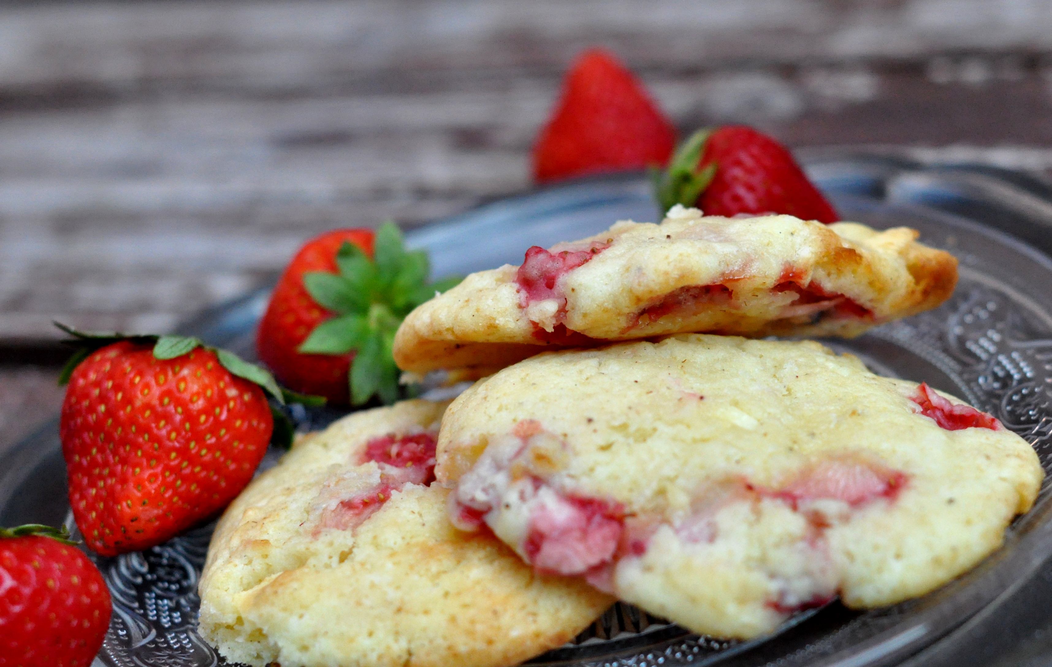 Strawberry – white chocolate – cream cheese cookies