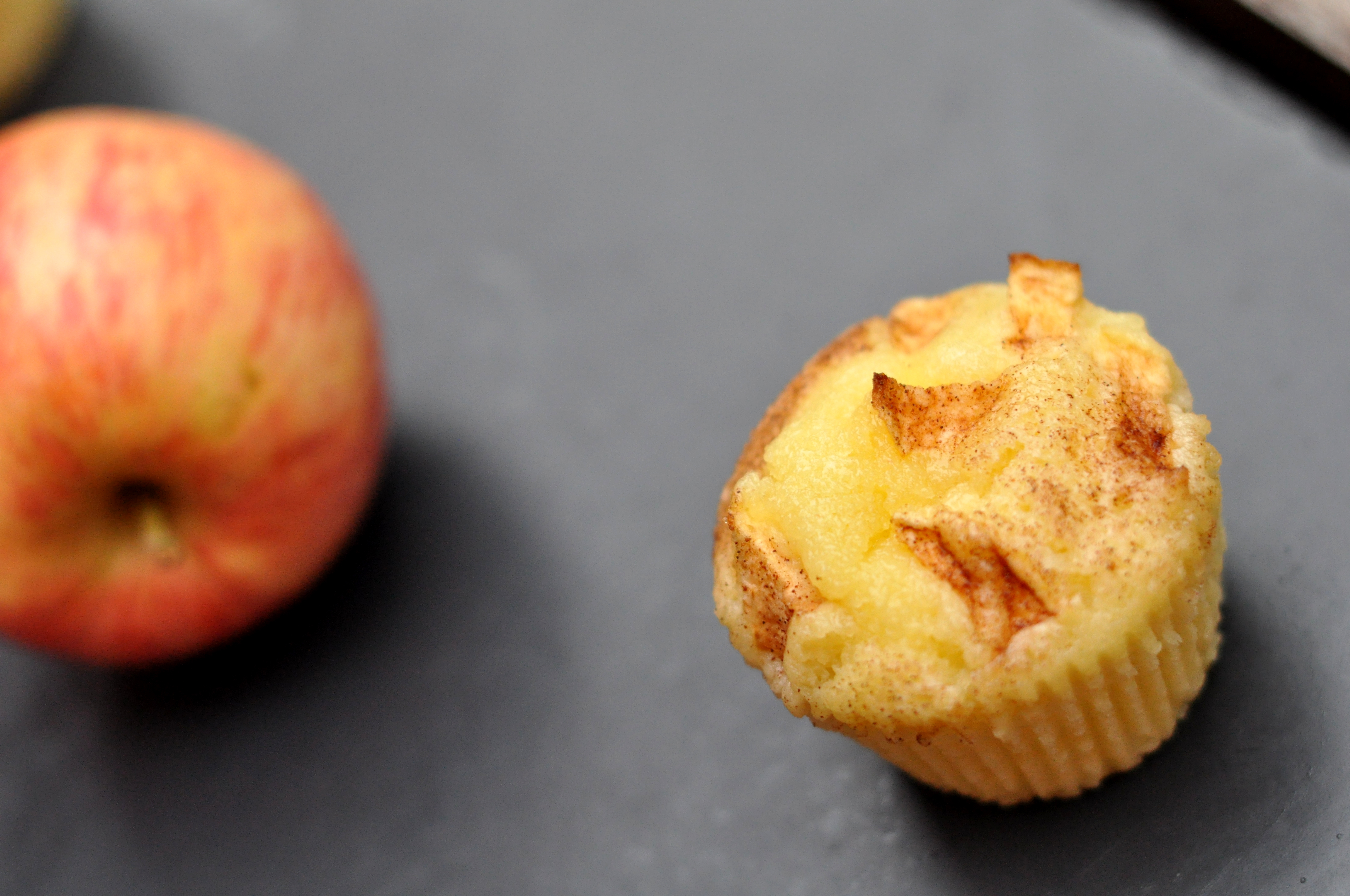 Yogurt apple muffins with cinnamon