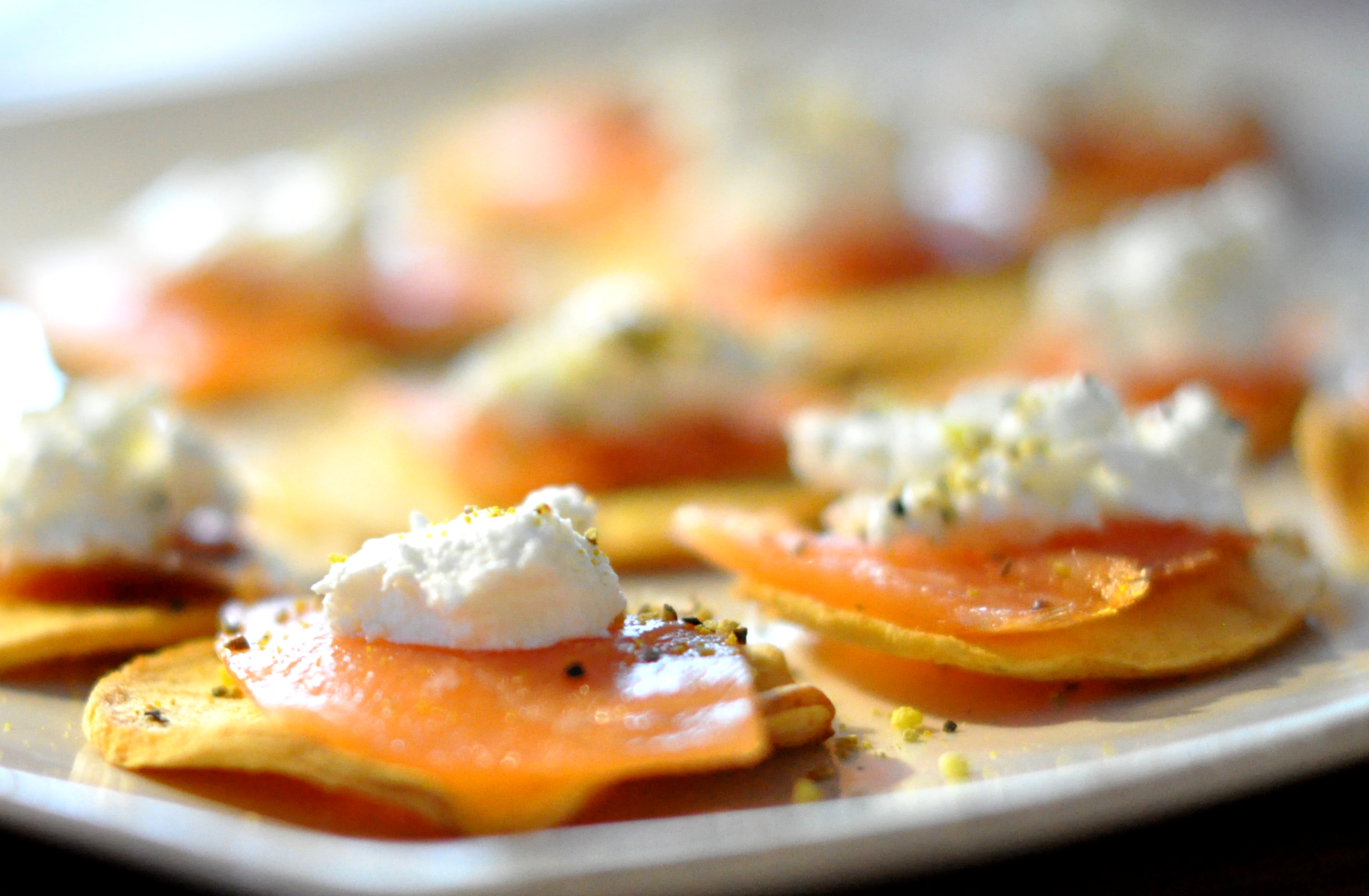 Smoked salmon on apple chips