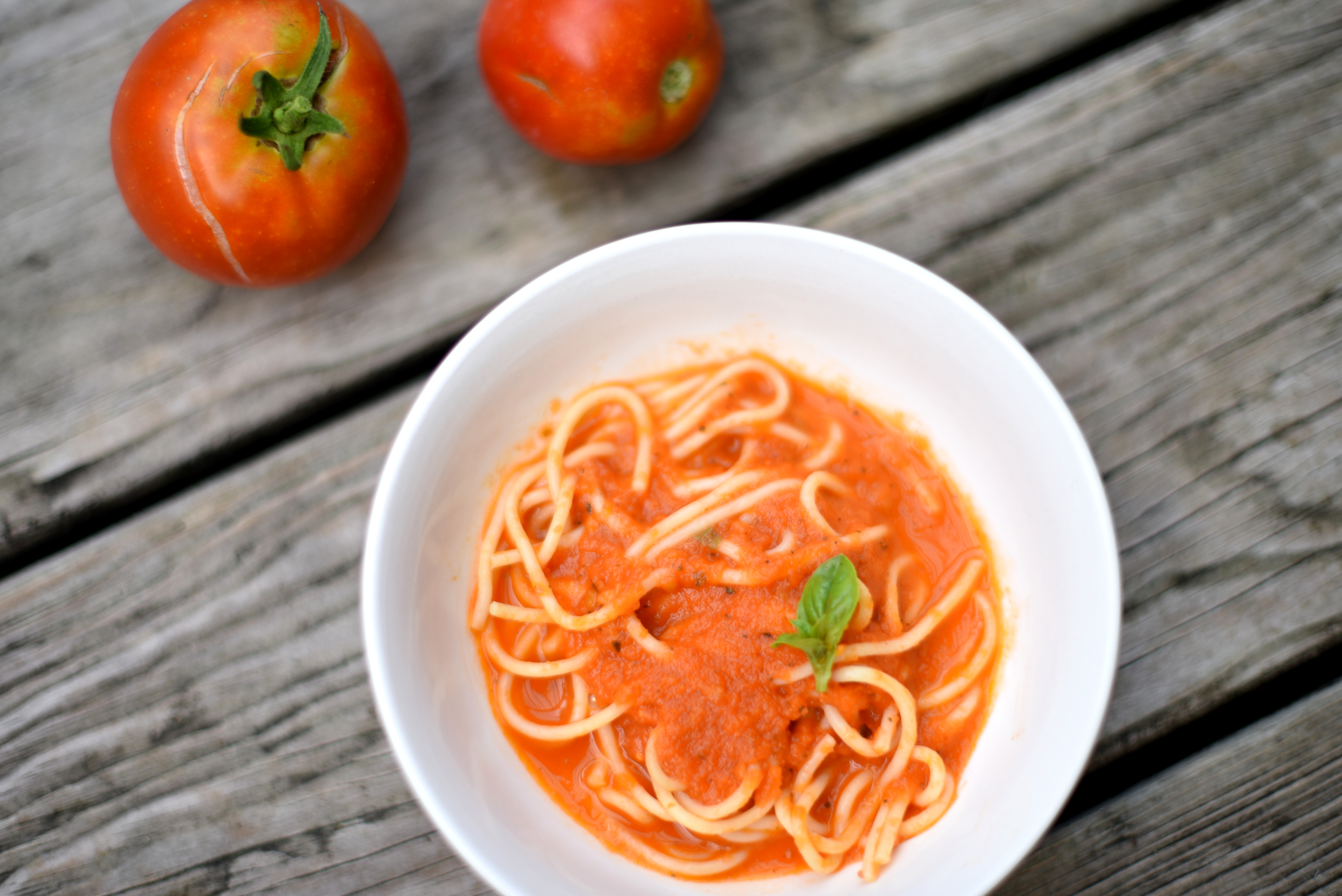 Summer tomato sauce